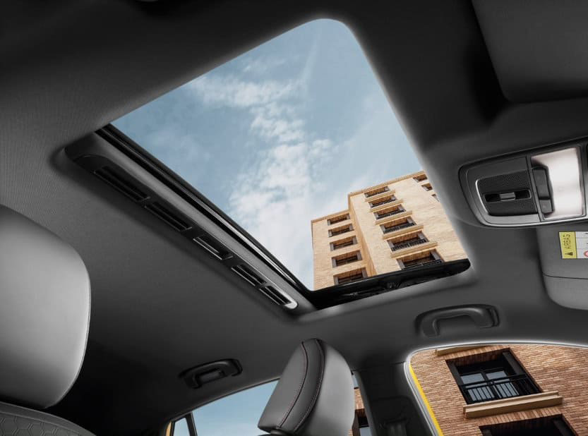 Cửa sổ trời thoáng đãng trên xe MG5