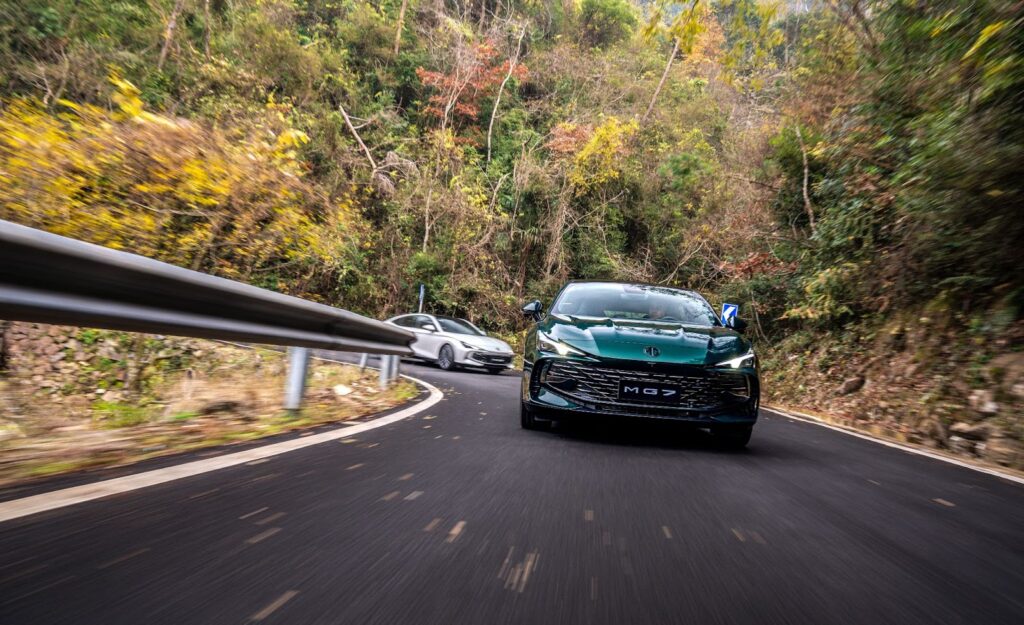 Mang đến trải nghiệm lái phấn khích, MG7 vẫn ưu tiên yếu tố an toàn cùng hệ thống EBD và HDC.